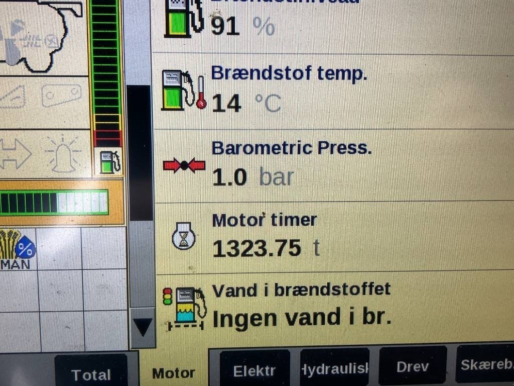 Mähdrescher of the type Case IH Axial 8240, Gebrauchtmaschine in Brønderslev (Picture 16)