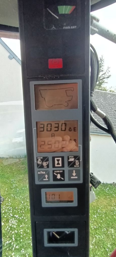 Mähdrescher of the type Case IH AXIAL FLOW 2188, Gebrauchtmaschine in NEUVILLE AUX BOIS (Picture 11)