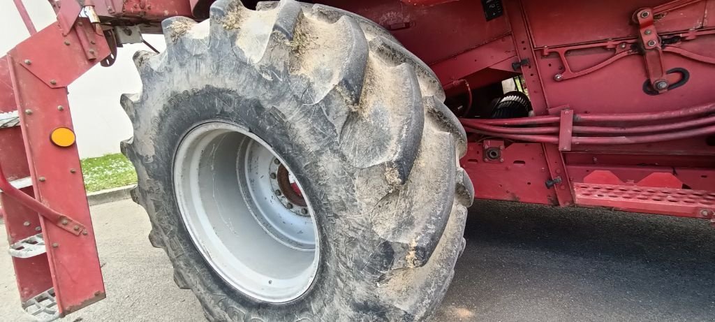 Mähdrescher of the type Case IH AXIAL FLOW 2188, Gebrauchtmaschine in NEUVILLE AUX BOIS (Picture 4)