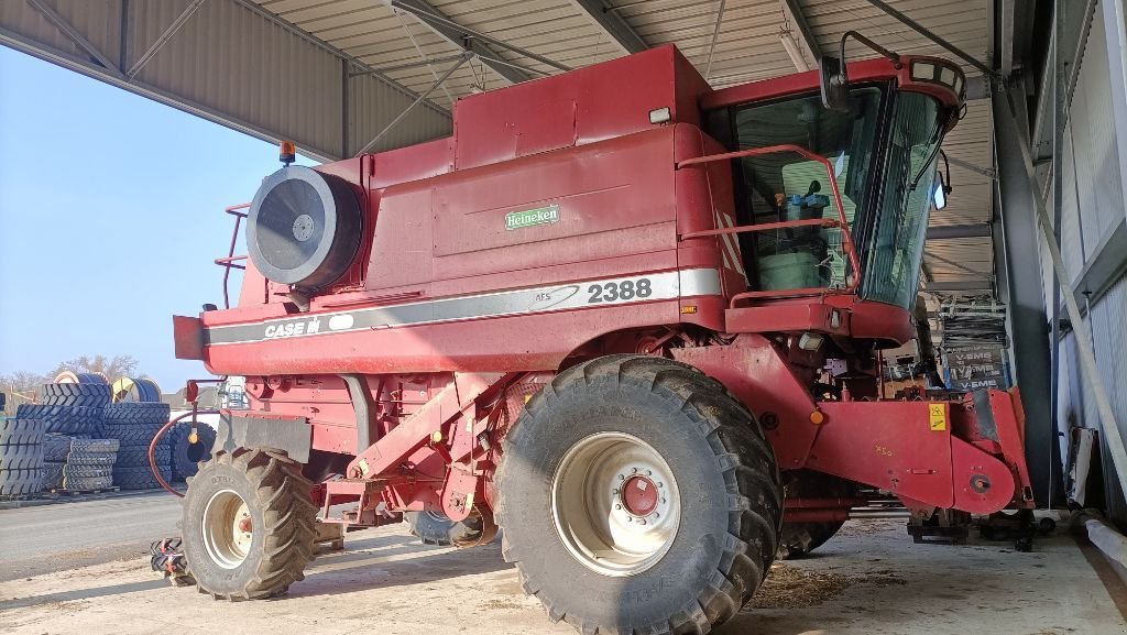 Mähdrescher del tipo Case IH AXIAL-FLOW 2388 X-CLUSIVE, Gebrauchtmaschine In NEUVILLE AUX BOIS (Immagine 1)