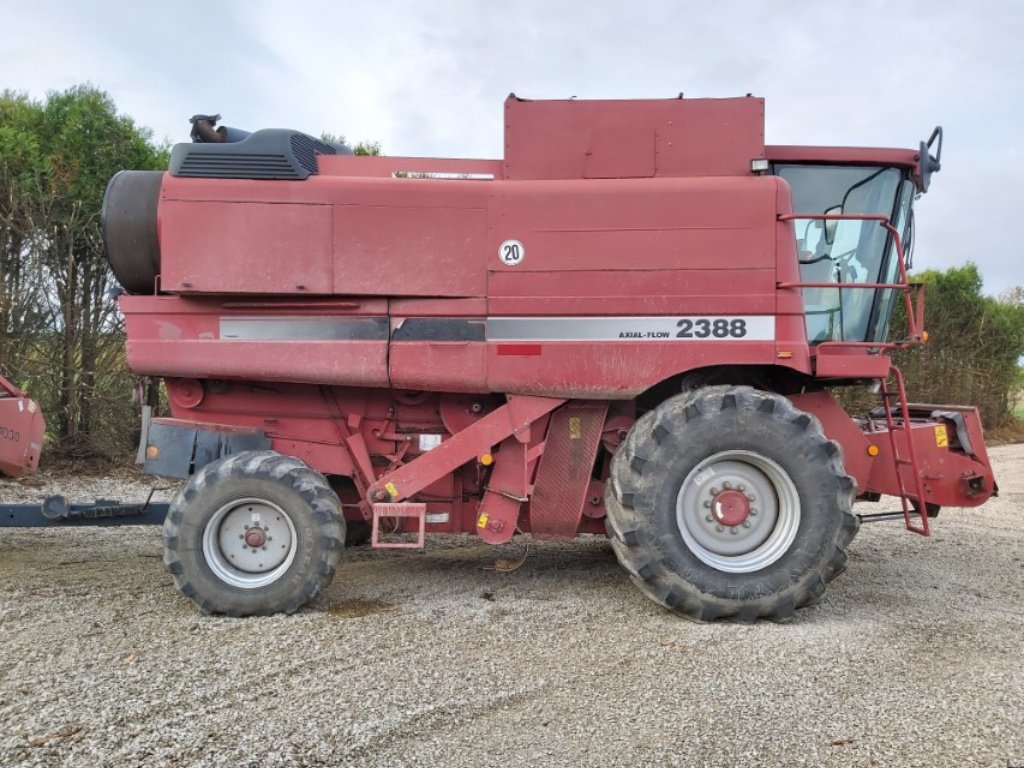 Mähdrescher des Typs Case IH AXIAL FLOW 2388, Gebrauchtmaschine in VERT TOULON (Bild 3)