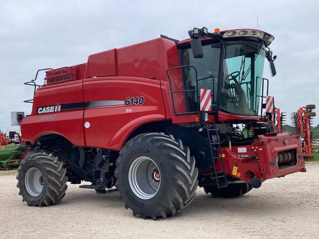 Mähdrescher typu Case IH AXIAL-FLOW 6140, Gebrauchtmaschine w CHAUMONT (Zdjęcie 1)