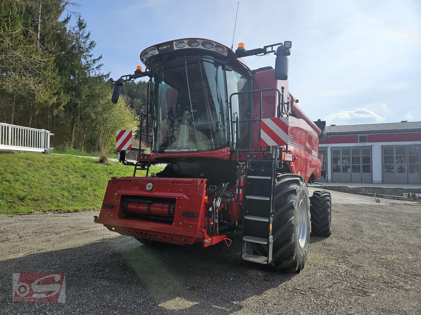 Mähdrescher of the type Case IH Axial-Flow 6160, Neumaschine in Offenhausen (Picture 1)