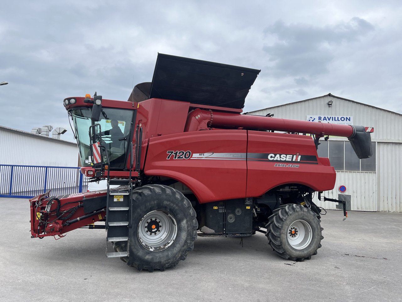 Mähdrescher of the type Case IH AXIAL-FLOW 7120, Gebrauchtmaschine in VERT TOULON (Picture 11)