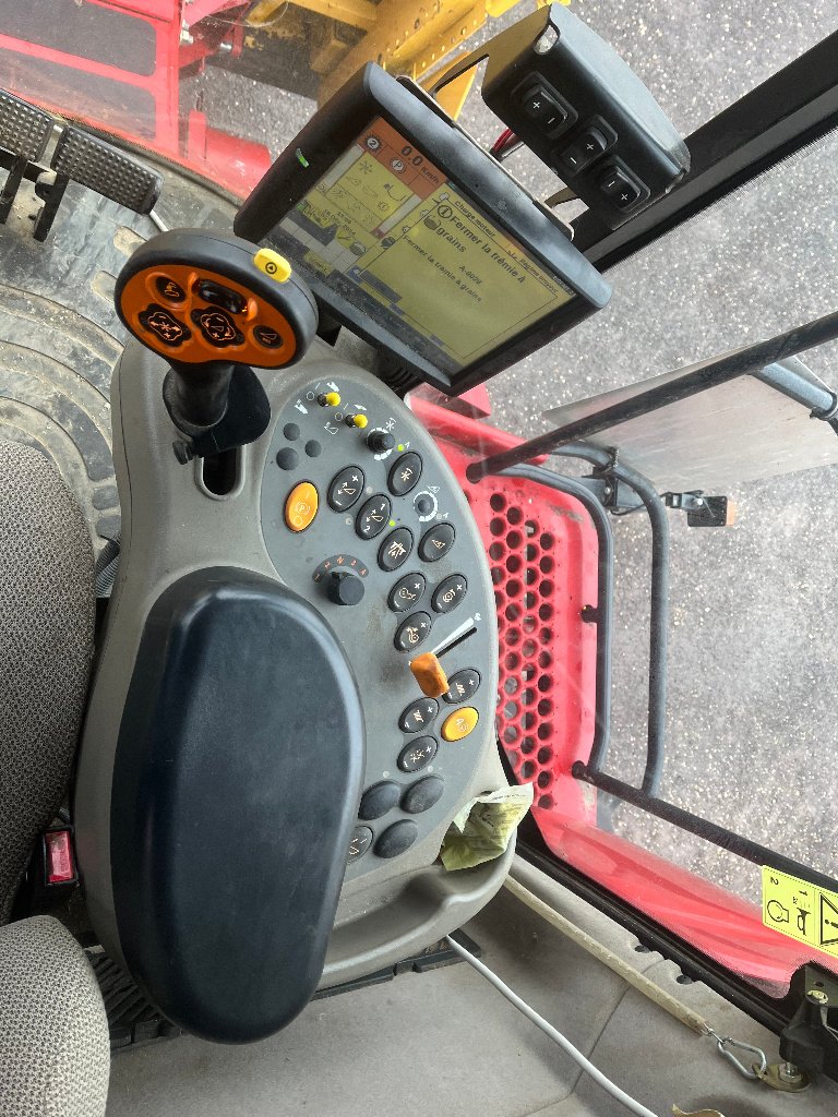 Mähdrescher of the type Case IH AXIAL-FLOW 7120, Gebrauchtmaschine in VERT TOULON (Picture 7)