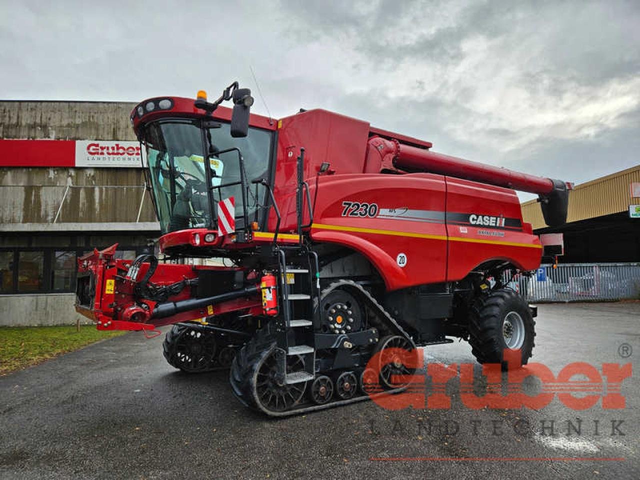 Mähdrescher of the type Case IH Axial Flow 7230 Raupe, Gebrauchtmaschine in Ampfing (Picture 1)