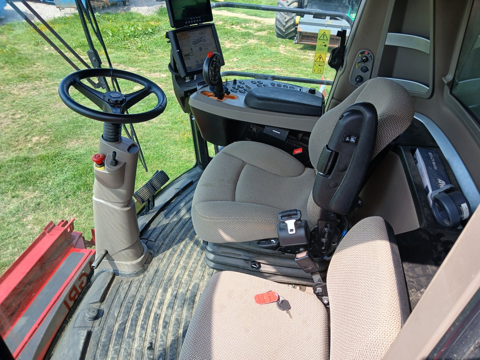 Mähdrescher Türe ait Case IH AXIAL-FLOW 7250, Gebrauchtmaschine içinde HERLIN LE SEC (resim 5)