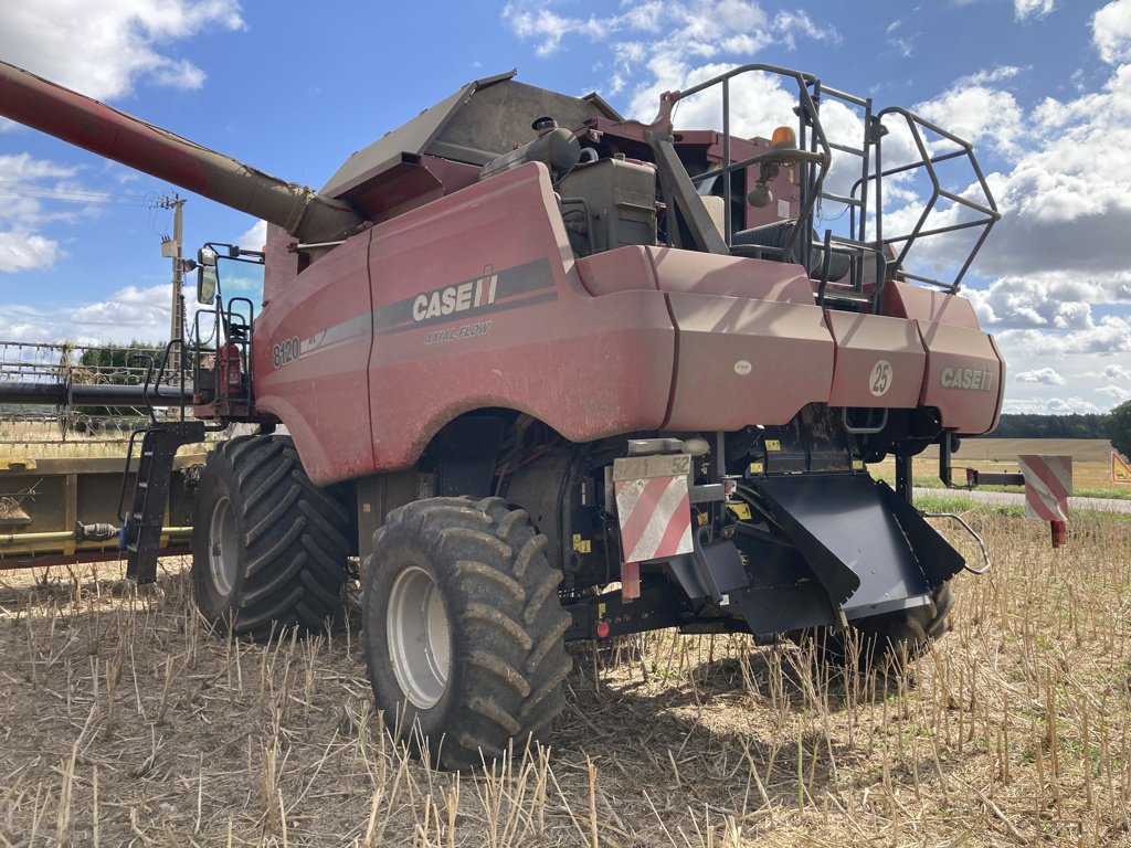 Mähdrescher типа Case IH AXIAL-FLOW 8120, Gebrauchtmaschine в CHAUMONT (Фотография 4)