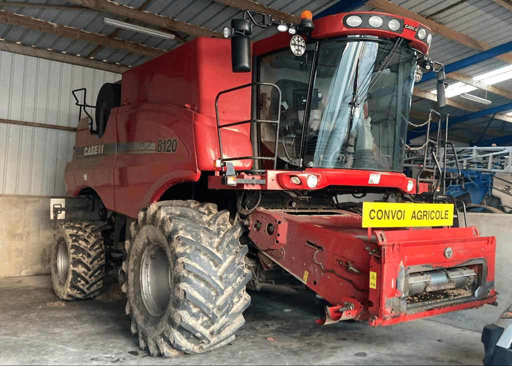 Mähdrescher του τύπου Case IH AXIAL FLOW 8120, Gebrauchtmaschine σε TREMEUR (Φωτογραφία 1)