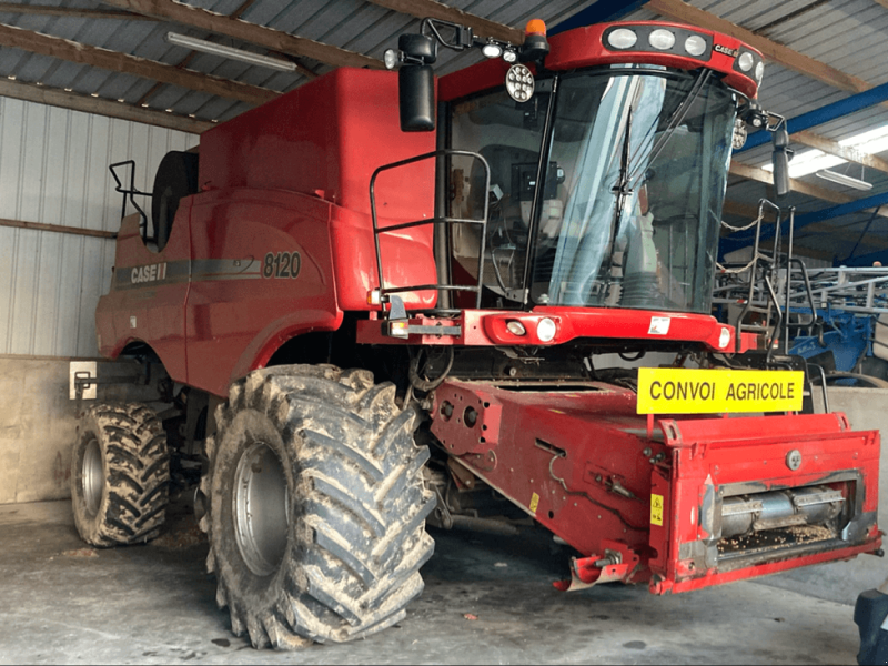 Mähdrescher del tipo Case IH AXIAL FLOW 8120, Gebrauchtmaschine In TREMEUR (Immagine 1)