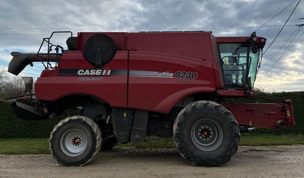 Mähdrescher du type Case IH AXIAL-FLOW 8230, Gebrauchtmaschine en Brabant-le-Roi (Photo 3)