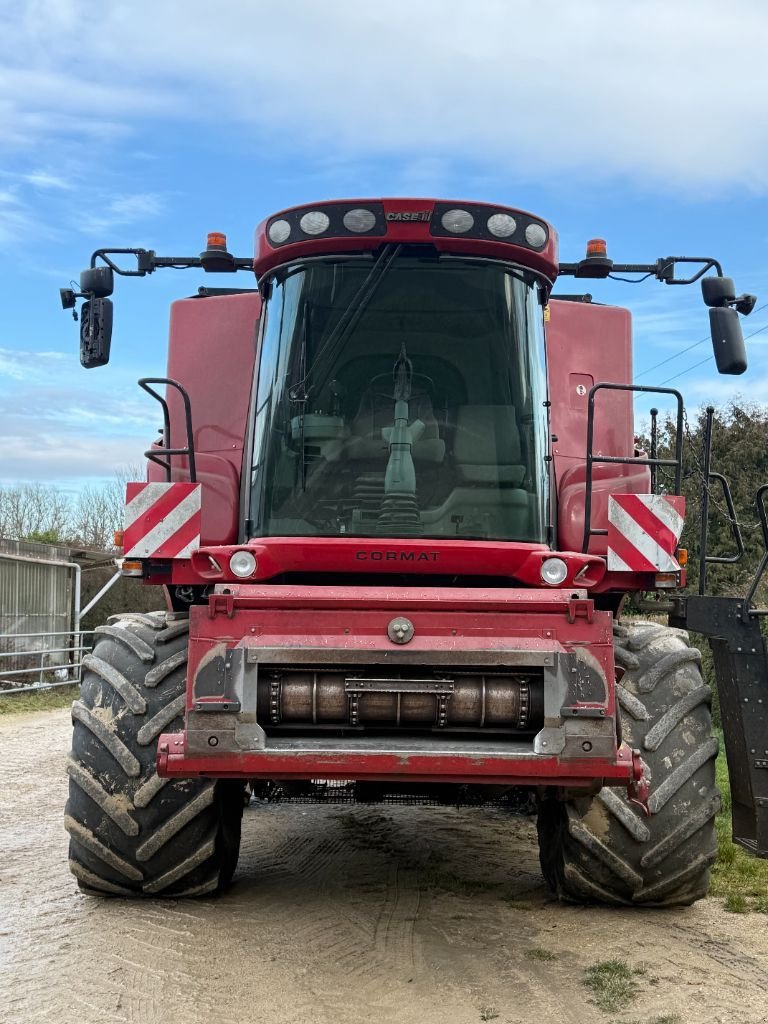 Mähdrescher du type Case IH AXIAL-FLOW 8230, Gebrauchtmaschine en Brabant-le-Roi (Photo 4)
