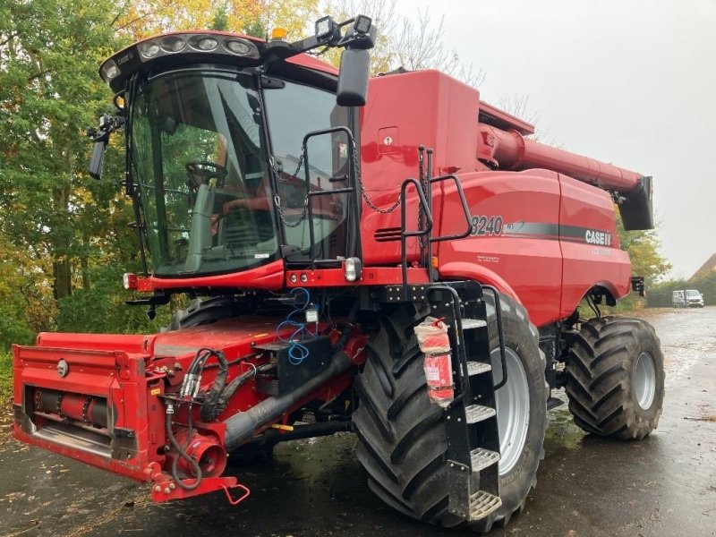 Mähdrescher типа Case IH Axial Flow 8240, Gebrauchtmaschine в Brønderslev (Фотография 1)