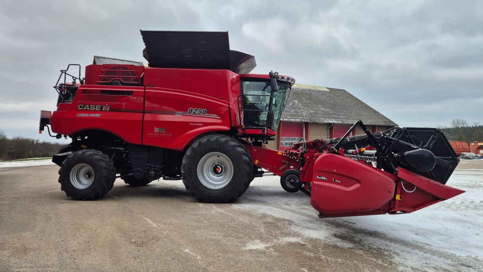 Mähdrescher za tip Case IH Axial Flow 8250 8250 4WD med 35 fod 3050 skærebord, Gebrauchtmaschine u Viborg (Slika 5)