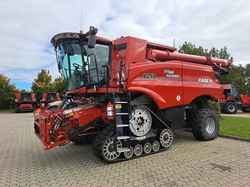 Mähdrescher des Typs Case IH Axial Flow 8250  St5, Neumaschine in Gülzow-Prüzen OT Mühlengeez (Bild 1)