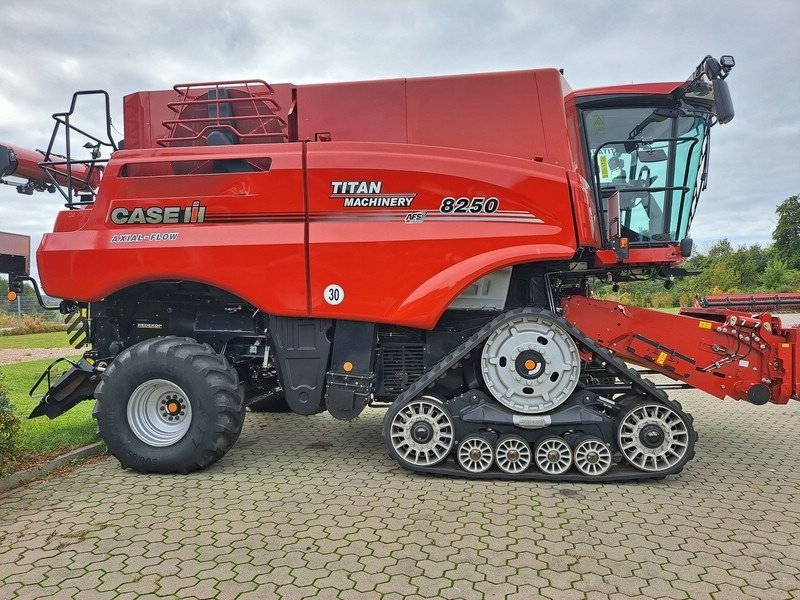 Mähdrescher des Typs Case IH Axial Flow 8250  St5, Neumaschine in Gülzow-Prüzen OT Mühlengeez (Bild 4)