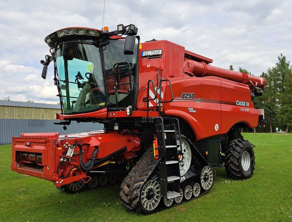 Mähdrescher του τύπου Case IH Axial Flow 8250 STS, Gebrauchtmaschine σε Burkau (Φωτογραφία 1)