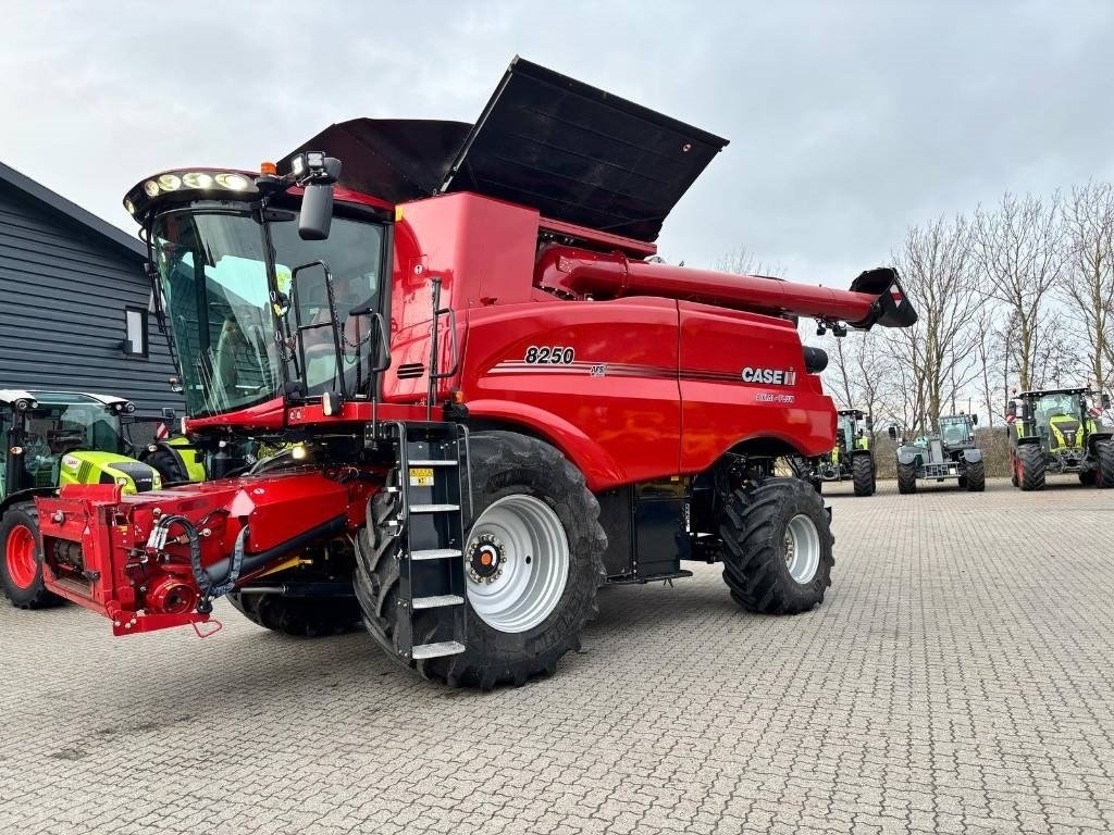 Mähdrescher typu Case IH Axial Flow 8250, Gebrauchtmaschine v Hinnerup (Obrázek 3)
