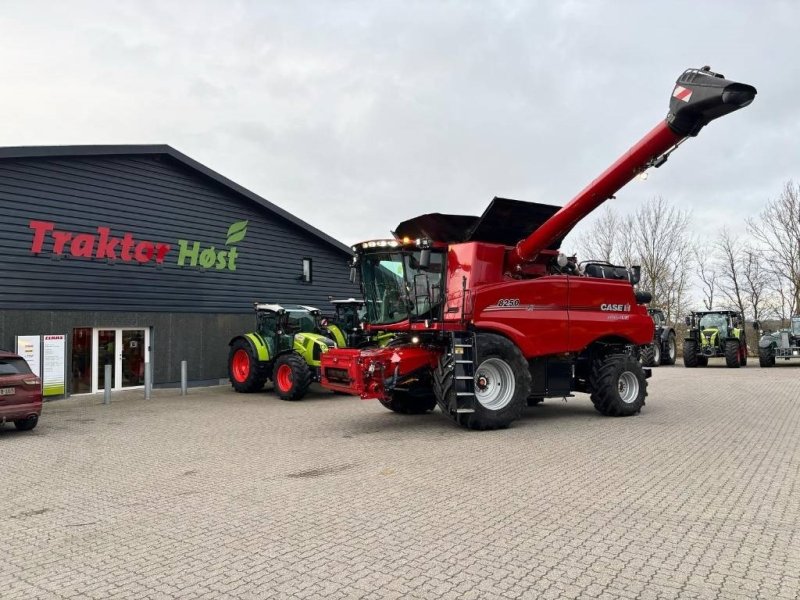 Mähdrescher of the type Case IH Axial Flow 8250, Gebrauchtmaschine in Hinnerup (Picture 1)
