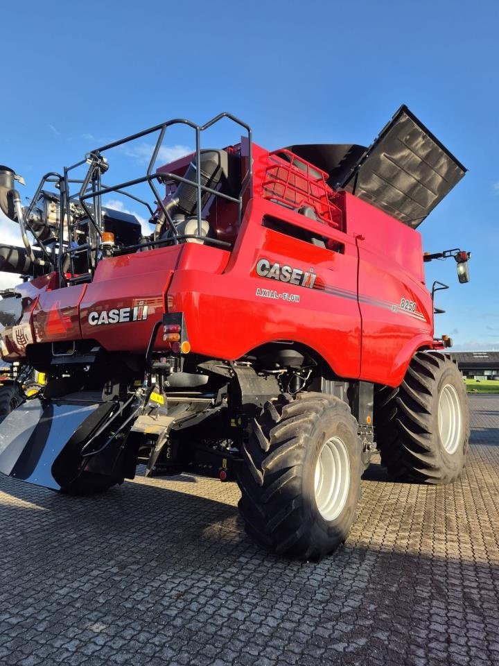Mähdrescher del tipo Case IH AXIAL-FLOW 8250, Gebrauchtmaschine In Viborg (Immagine 4)