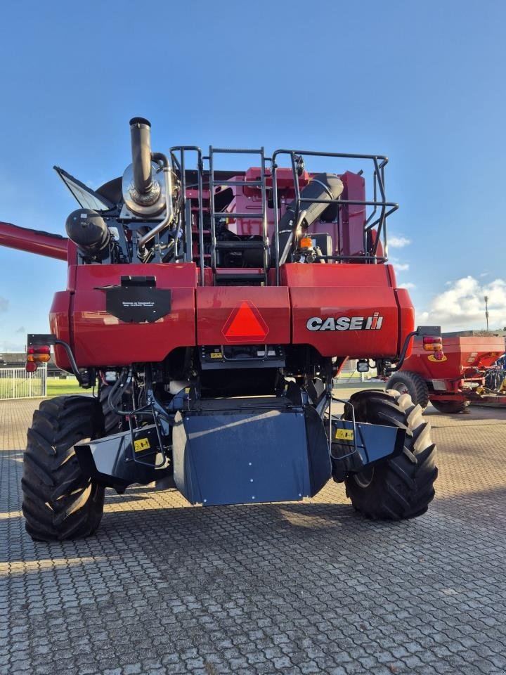 Mähdrescher del tipo Case IH AXIAL-FLOW 8250, Gebrauchtmaschine In Viborg (Immagine 2)