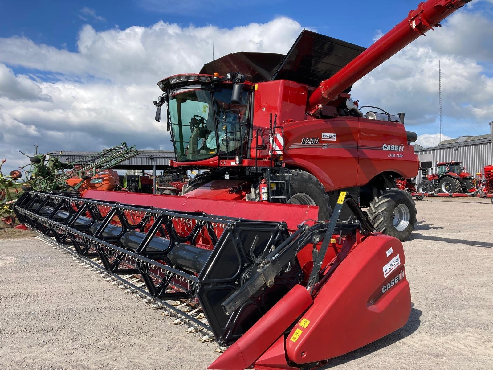 Mähdrescher от тип Case IH AXIAL FLOW 8250, Gebrauchtmaschine в CINTHEAUX (Снимка 4)