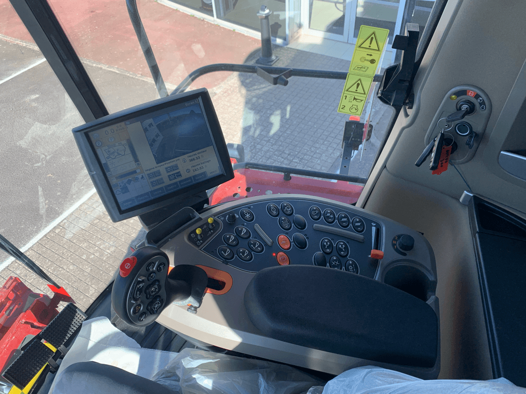 Mähdrescher typu Case IH AXIAL FLOW 8250, Gebrauchtmaschine v CINTHEAUX (Obrázok 7)