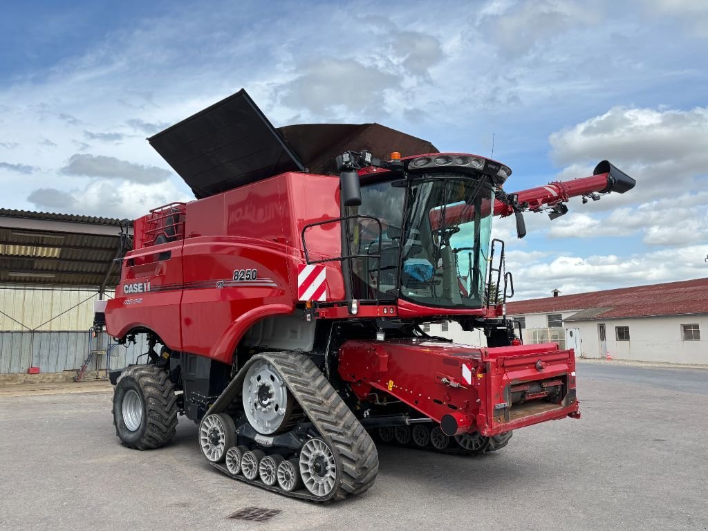 Mähdrescher Türe ait Case IH AXIAL-FLOW 8250, Gebrauchtmaschine içinde VERT TOULON (resim 8)