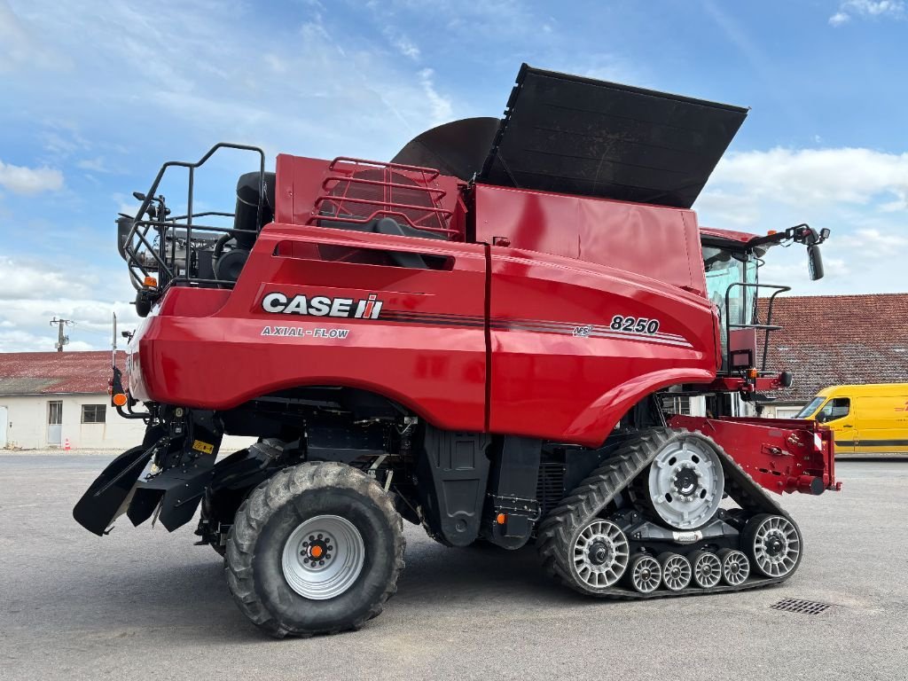 Mähdrescher Türe ait Case IH AXIAL-FLOW 8250, Gebrauchtmaschine içinde VERT TOULON (resim 10)