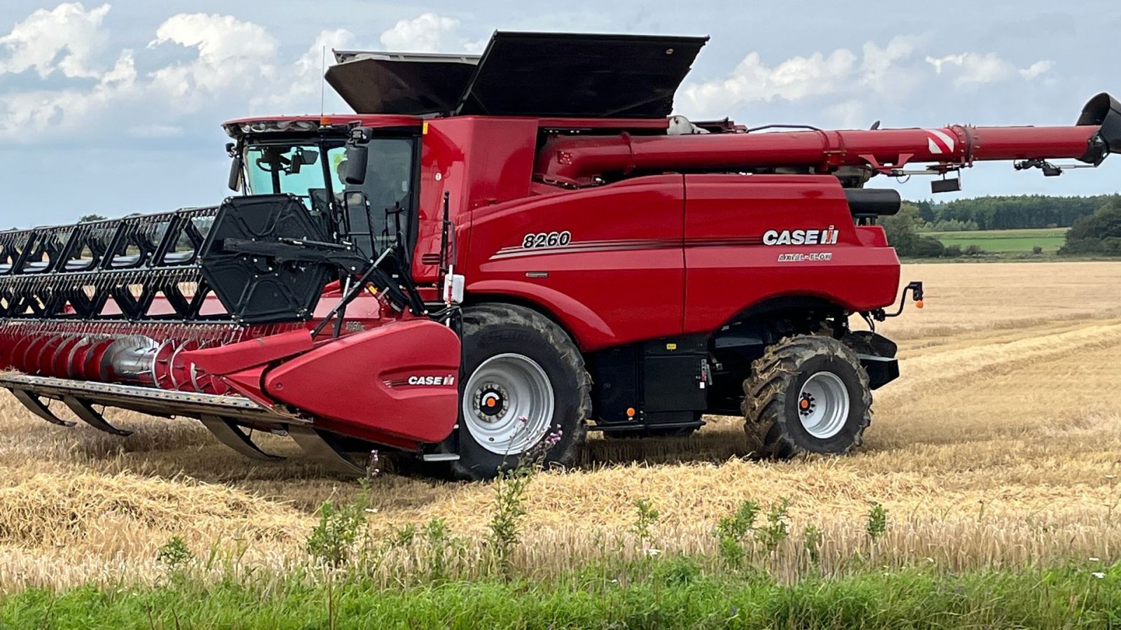 Mähdrescher of the type Case IH Axial Flow 8260, Gebrauchtmaschine in Glamsbjerg (Picture 2)
