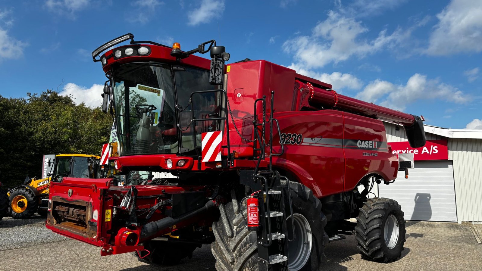 Mähdrescher of the type Case IH Axial Flow 9230 Inkl. 30 fods skærebord og vogn., Gebrauchtmaschine in Spøttrup (Picture 1)