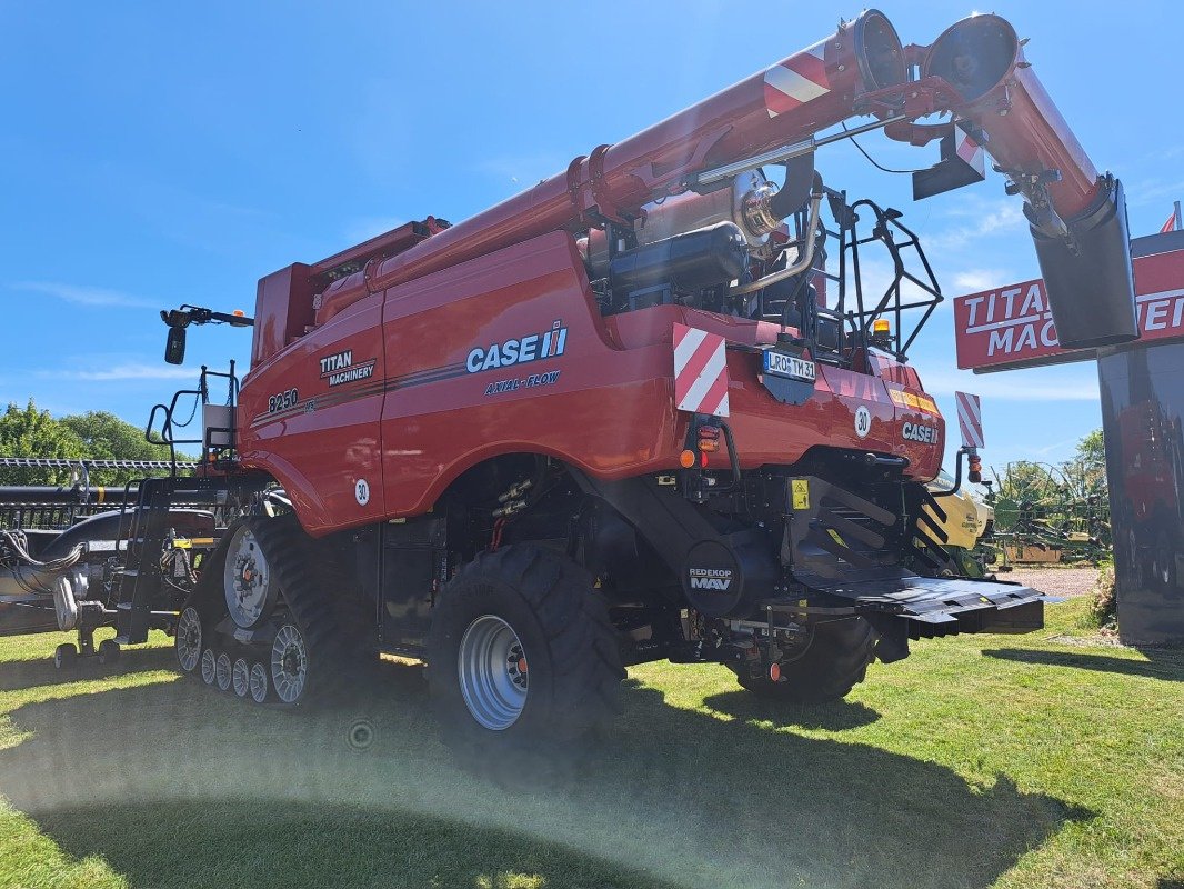 Mähdrescher del tipo Case IH Case Axial Flow 8250 ST5 P, Neumaschine In Gülzow-Prüzen OT Mühlengeez (Immagine 5)