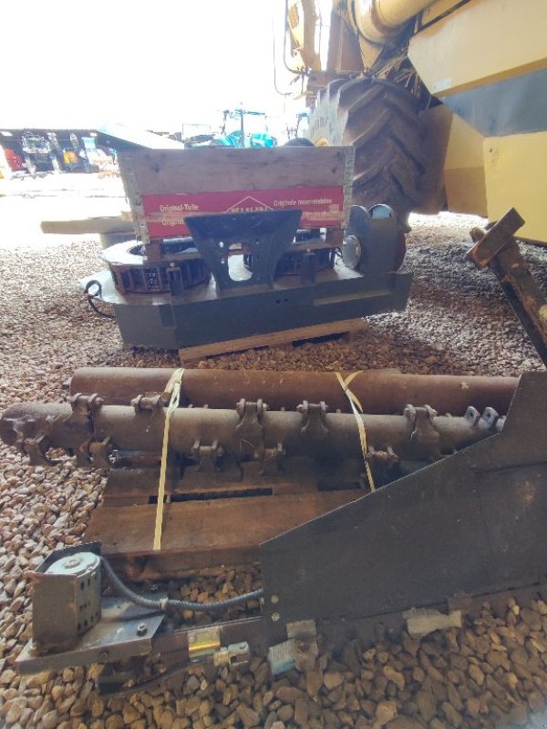 Mähdrescher del tipo Case IH SEED TERMINATOR BOUCHARD DIFFUSION, Gebrauchtmaschine In FRESNAY LE COMTE (Immagine 8)