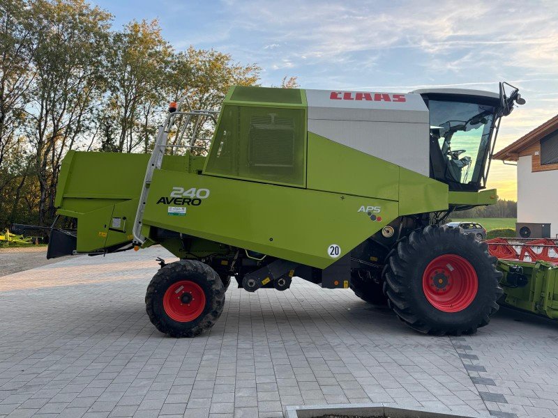 Mähdrescher des Typs CLAAS Avero 240 APS, Gebrauchtmaschine in Zorneding (Bild 2)