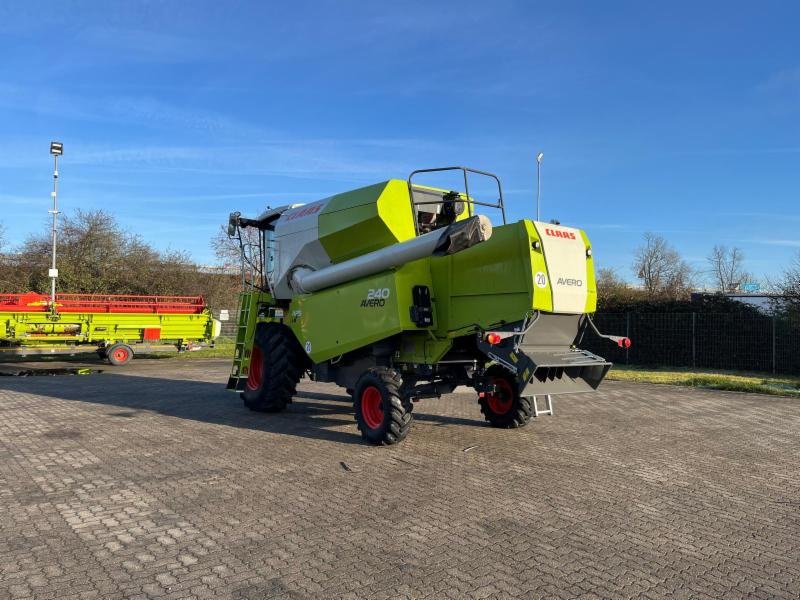 Mähdrescher van het type CLAAS AVERO 240, Gebrauchtmaschine in Hockenheim (Foto 3)