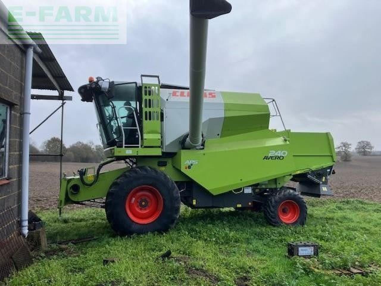 Mähdrescher tip CLAAS AVERO 240, Gebrauchtmaschine in LUTON (Poză 2)