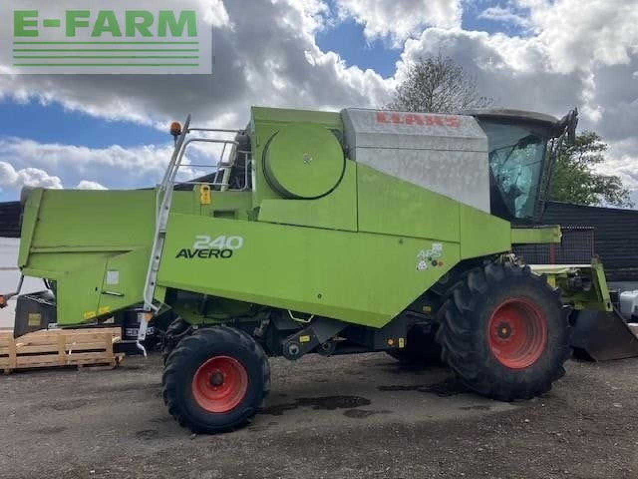 Mähdrescher del tipo CLAAS AVERO 240, Gebrauchtmaschine en LUTON (Imagen 2)