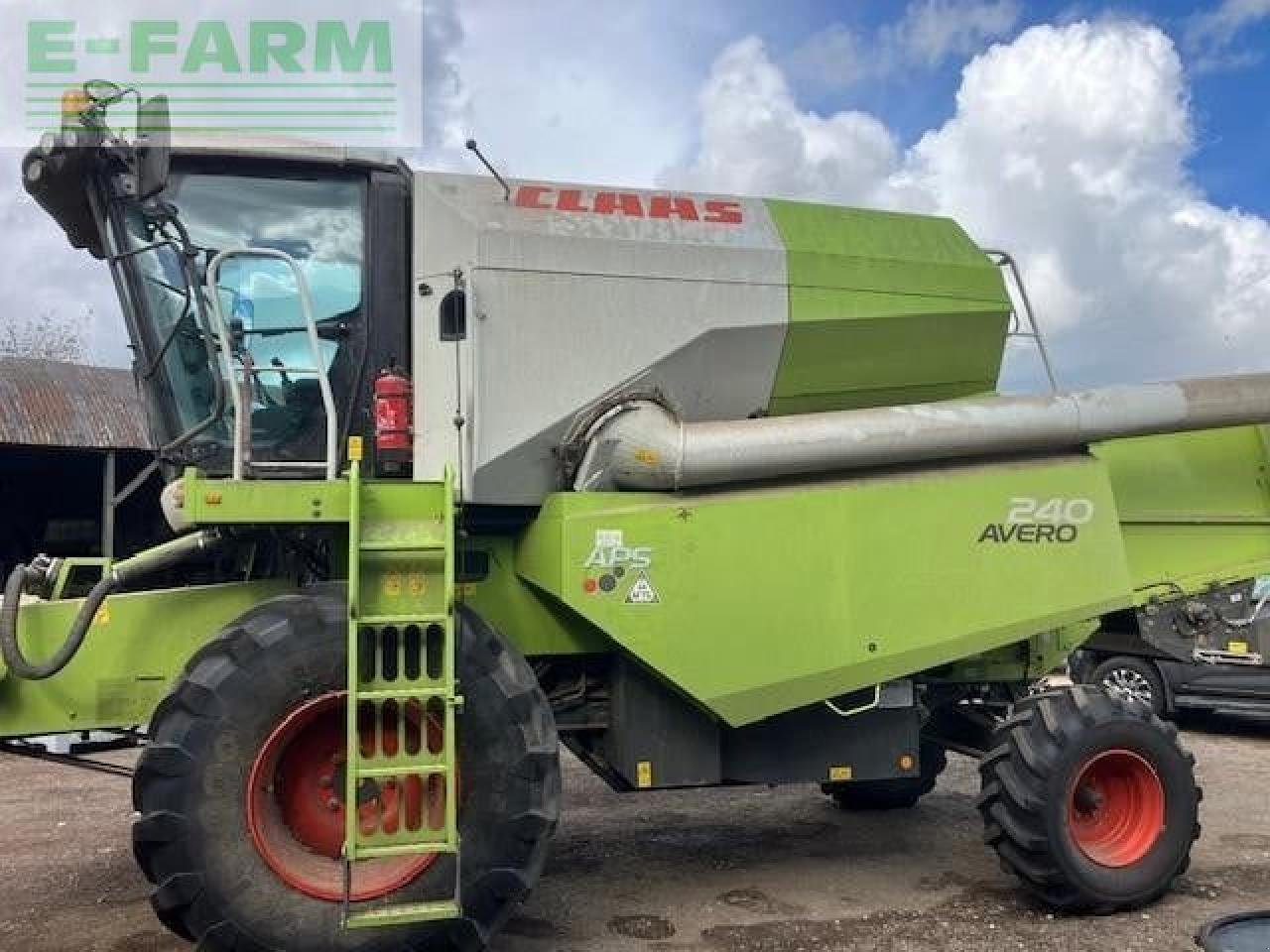 Mähdrescher del tipo CLAAS AVERO 240, Gebrauchtmaschine en LUTON (Imagen 4)