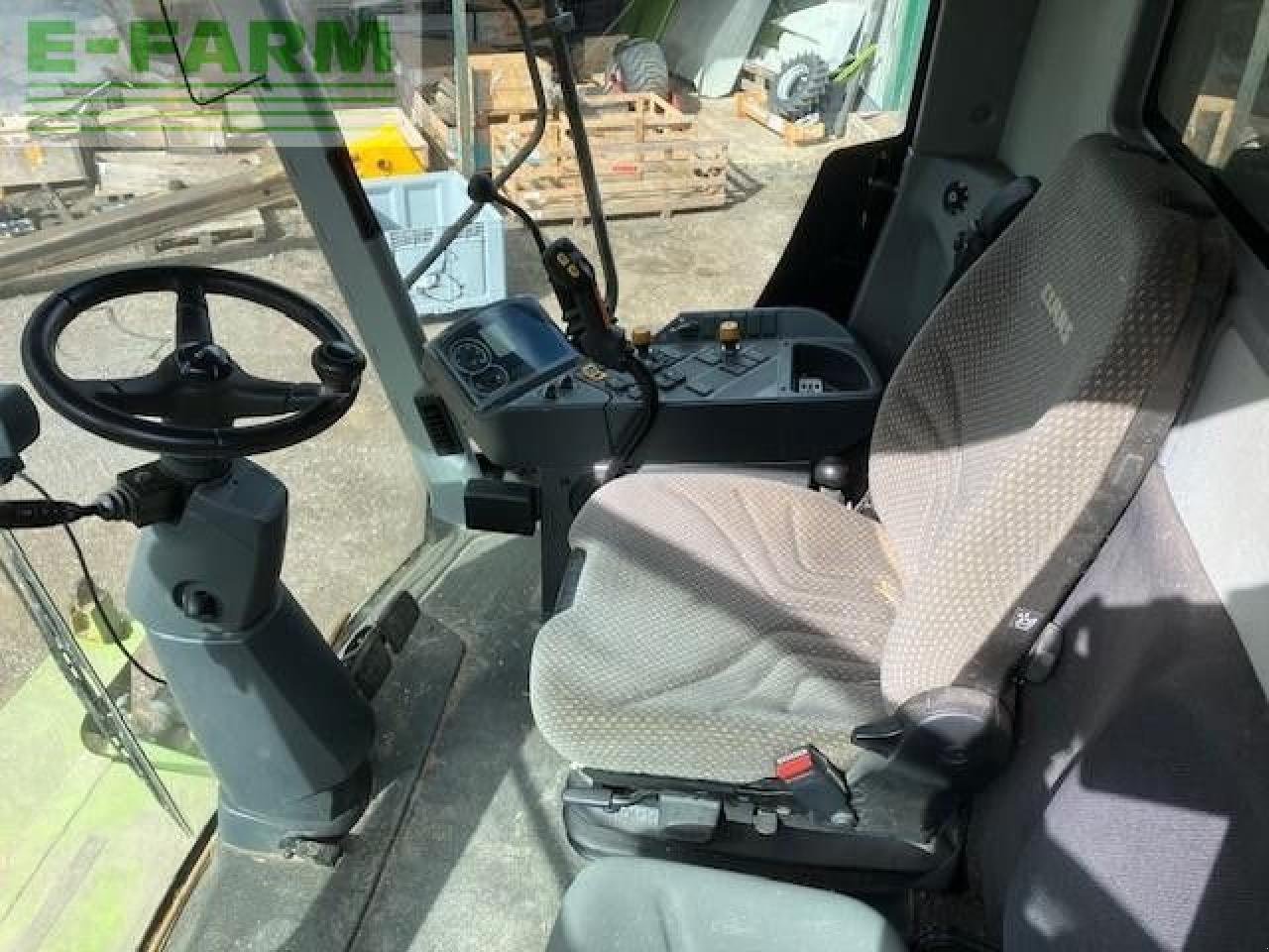 Mähdrescher del tipo CLAAS AVERO 240, Gebrauchtmaschine en LUTON (Imagen 5)