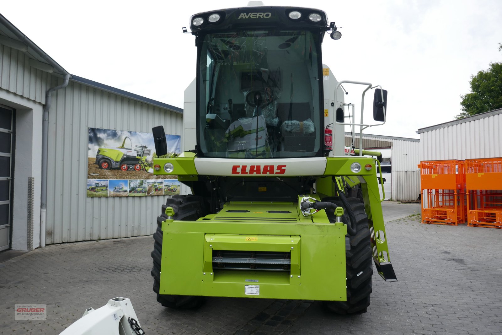 Mähdrescher des Typs CLAAS Avero 240, Gebrauchtmaschine in Dorfen (Bild 2)