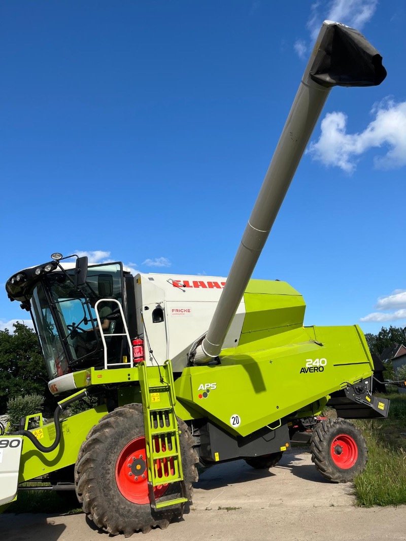 Mähdrescher za tip CLAAS Avero 240, Gebrauchtmaschine u Elmenhorst-Lanken (Slika 2)