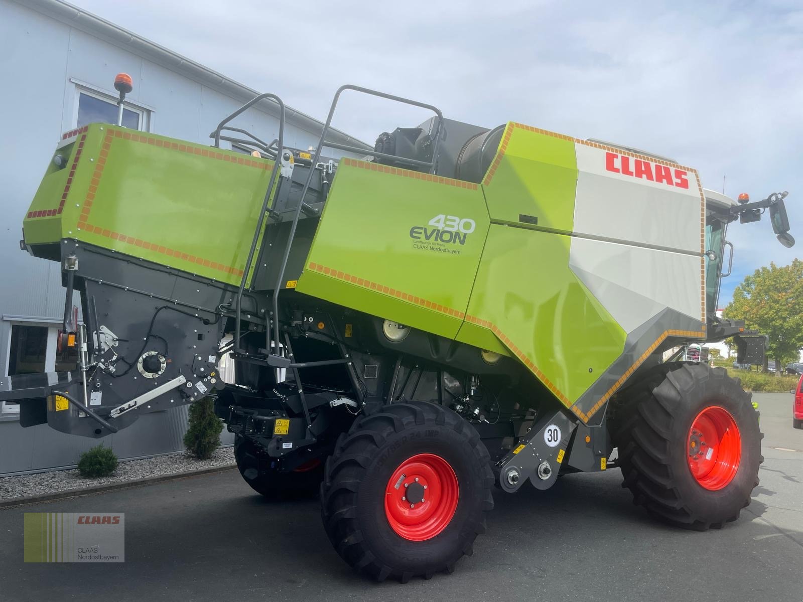 Mähdrescher des Typs CLAAS CLAAS Evion 430 + C490 und TW, Neumaschine in Hof (Bild 7)