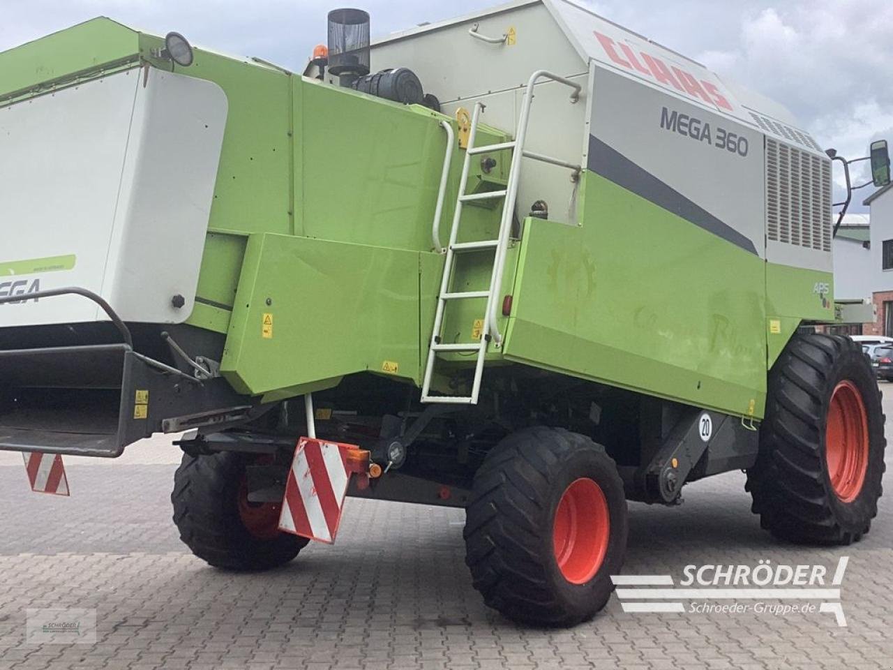 Mähdrescher del tipo CLAAS DOMINATOR 360 MEGA + C 600 SCHNEIDWERK, Gebrauchtmaschine In Lastrup (Immagine 4)