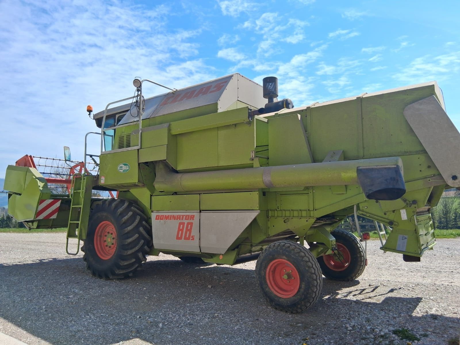 Mähdrescher del tipo CLAAS Dominator 88 S, Gebrauchtmaschine In Burgkirchen (Immagine 15)