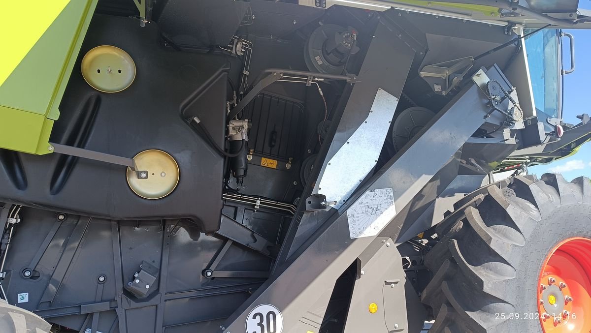 Mähdrescher of the type CLAAS Evion 410, Neumaschine in Grund (Picture 4)