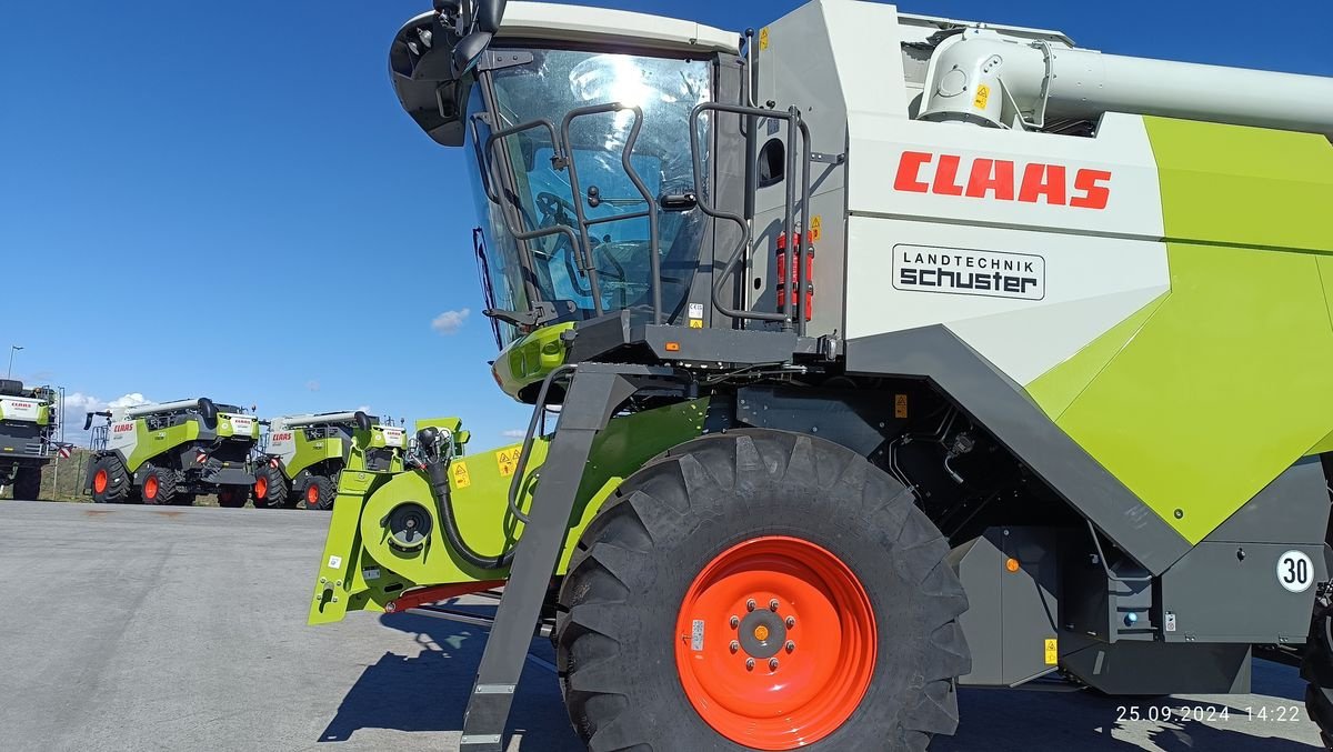 Mähdrescher of the type CLAAS Evion 410, Neumaschine in Grund (Picture 11)