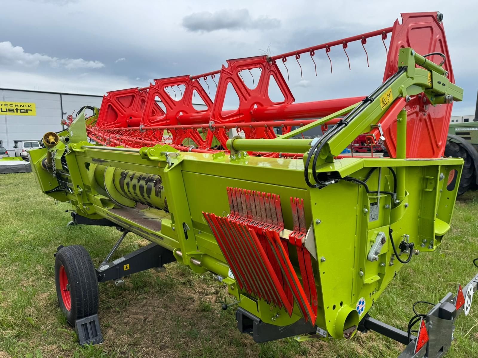 Mähdrescher of the type CLAAS Evion 410, Neumaschine in Grund (Picture 18)