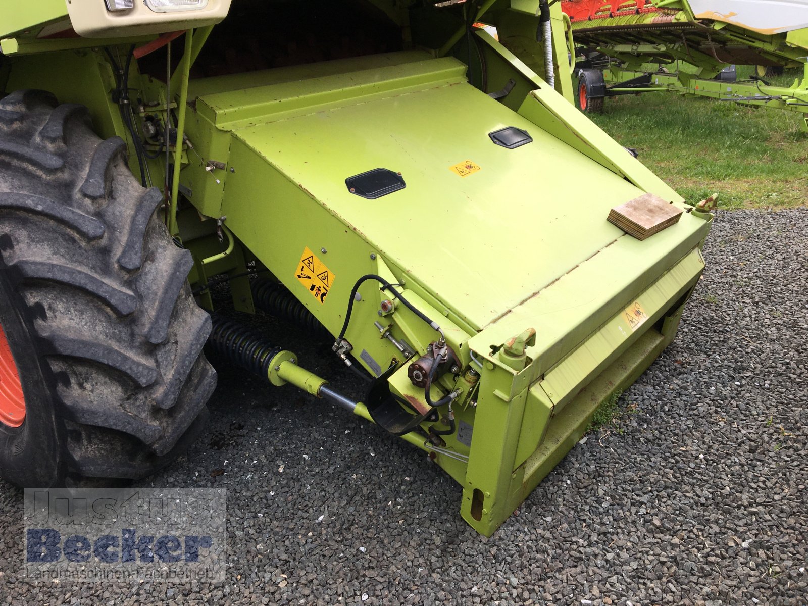 Mähdrescher des Typs CLAAS Lexion 440 CEBIS, Gebrauchtmaschine in Weimar-Niederwalgern (Bild 4)