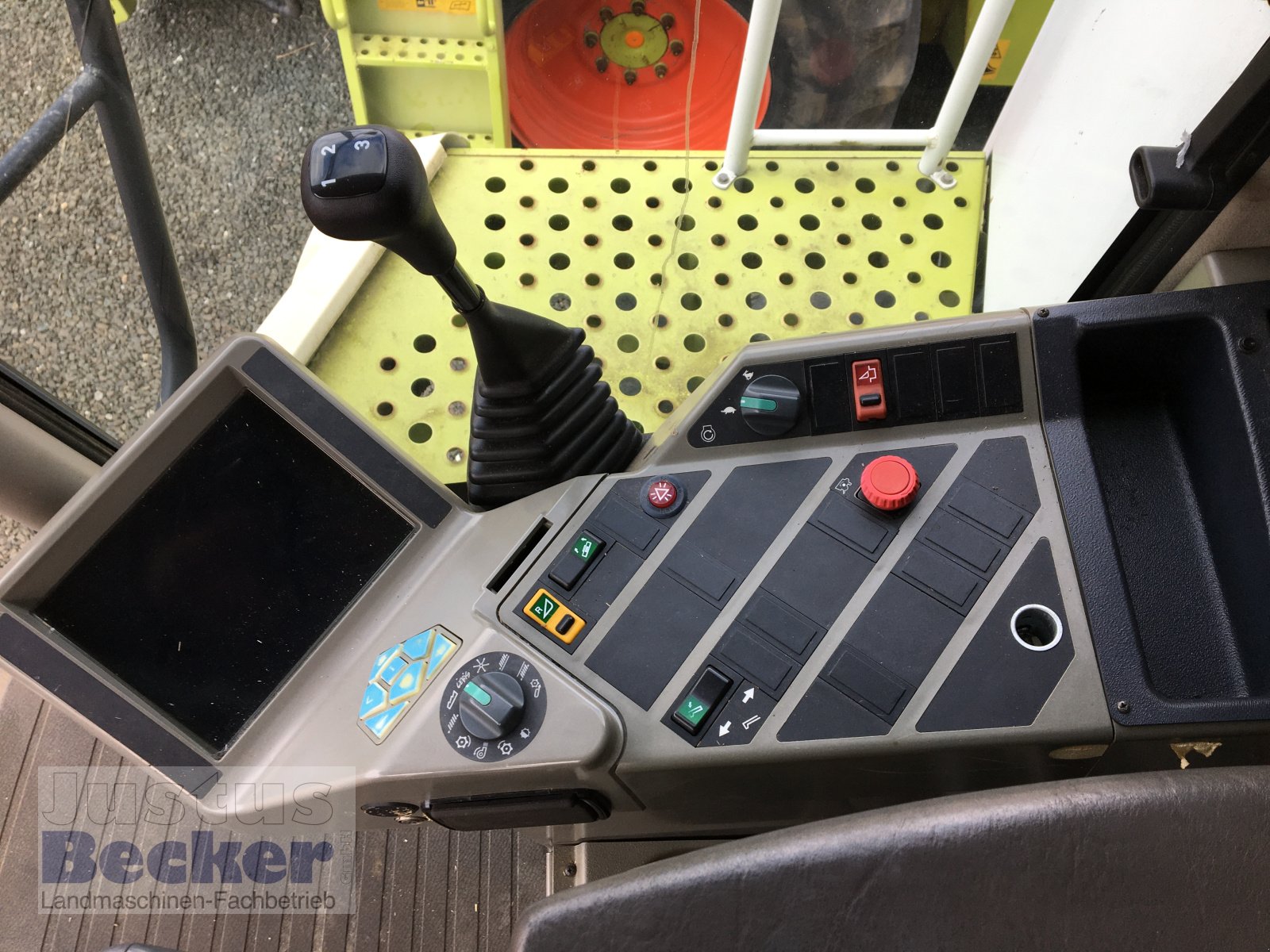 Mähdrescher des Typs CLAAS Lexion 440 CEBIS, Gebrauchtmaschine in Weimar-Niederwalgern (Bild 9)