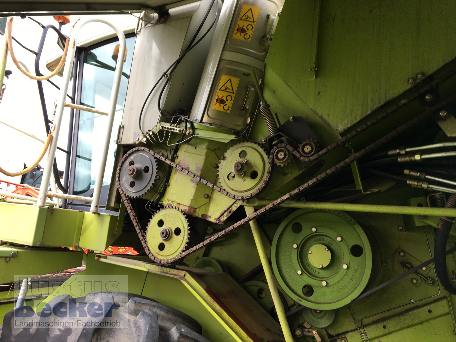 Mähdrescher des Typs CLAAS Lexion 440 CEBIS, Gebrauchtmaschine in Weimar-Niederwalgern (Bild 11)